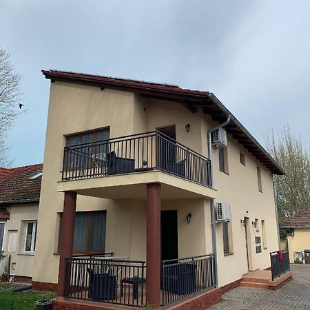 Balaton Apartmanhaz Сиофок Екстериор снимка