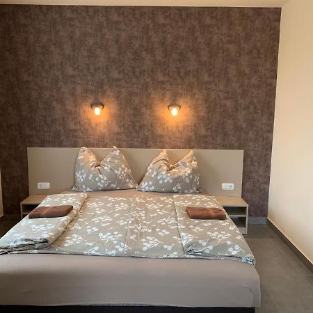 Balaton Apartmanhaz Сиофок Екстериор снимка