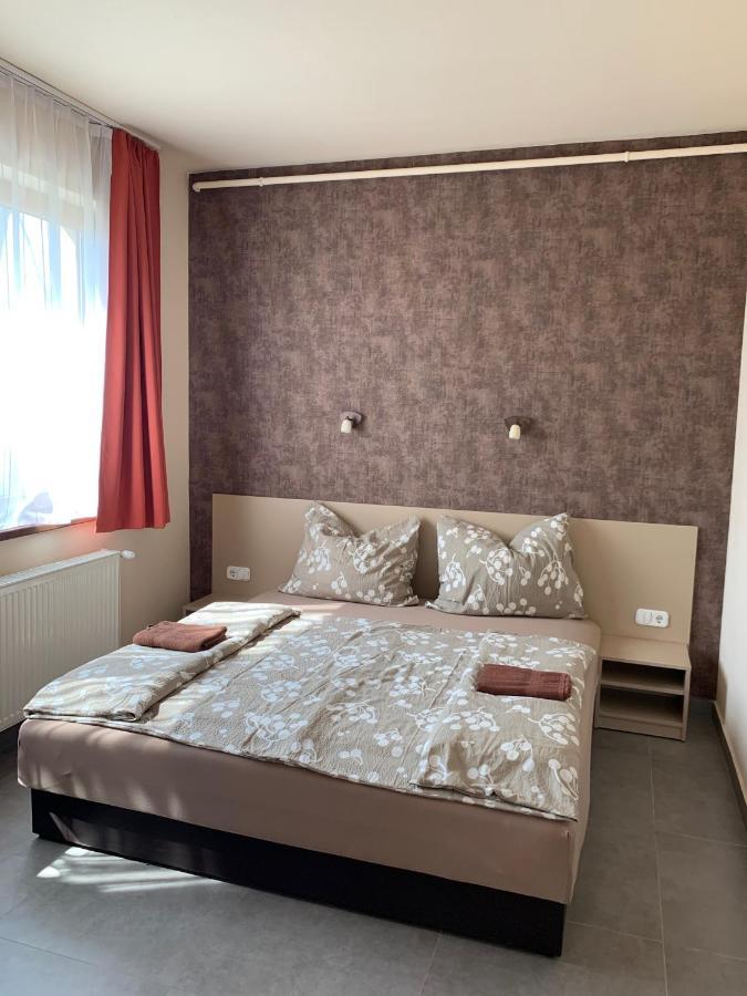 Balaton Apartmanhaz Сиофок Екстериор снимка