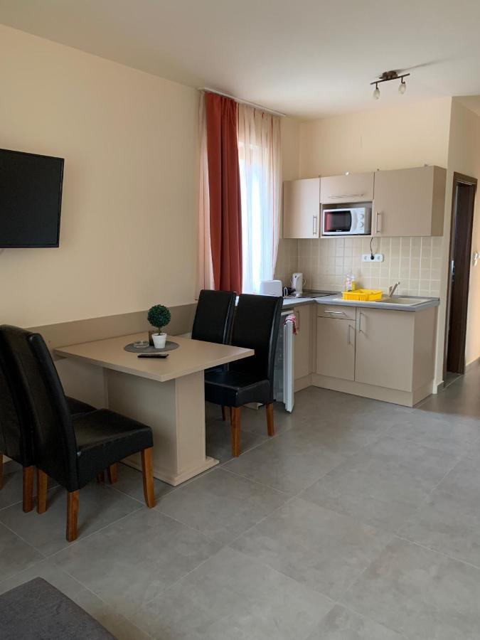 Balaton Apartmanhaz Apartment Сиофок Екстериор снимка