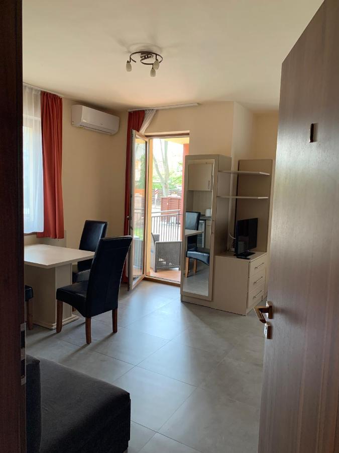 Balaton Apartmanhaz Apartment Сиофок Екстериор снимка