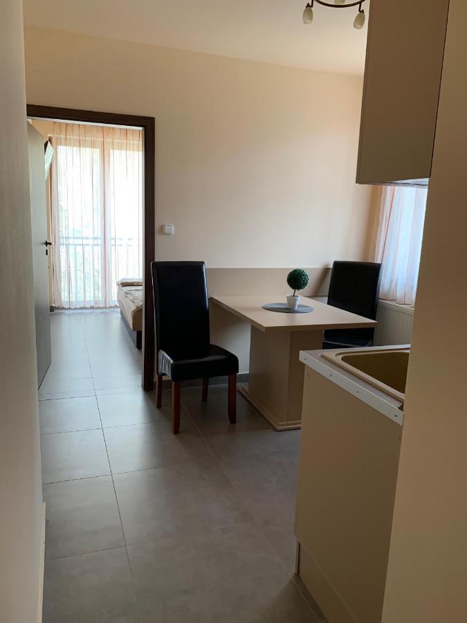 Balaton Apartmanhaz Apartment Сиофок Екстериор снимка