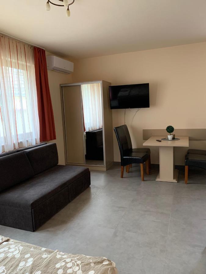 Balaton Apartmanhaz Сиофок Екстериор снимка