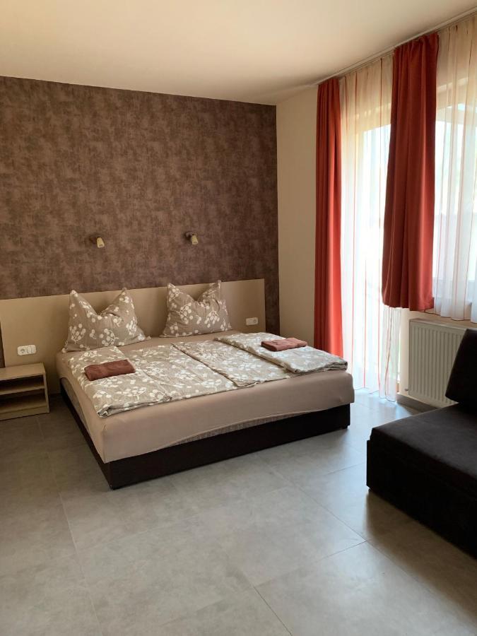 Balaton Apartmanhaz Apartment Сиофок Екстериор снимка