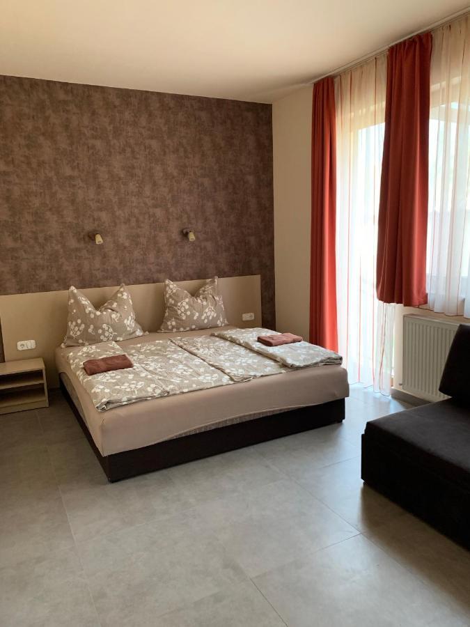 Balaton Apartmanhaz Сиофок Екстериор снимка