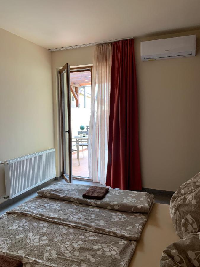 Balaton Apartmanhaz Apartment Сиофок Екстериор снимка