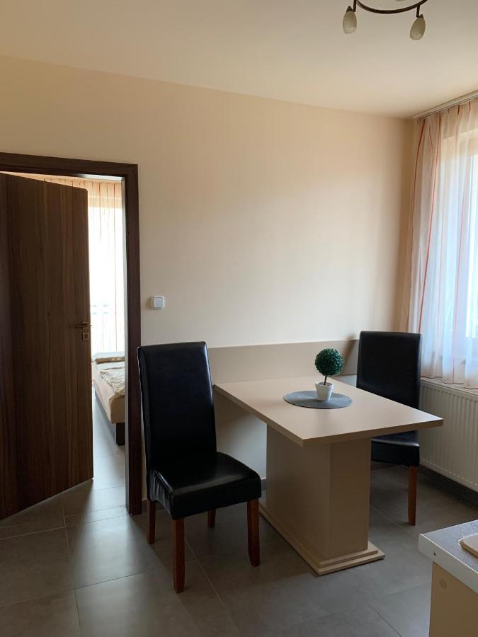 Balaton Apartmanhaz Apartment Сиофок Екстериор снимка