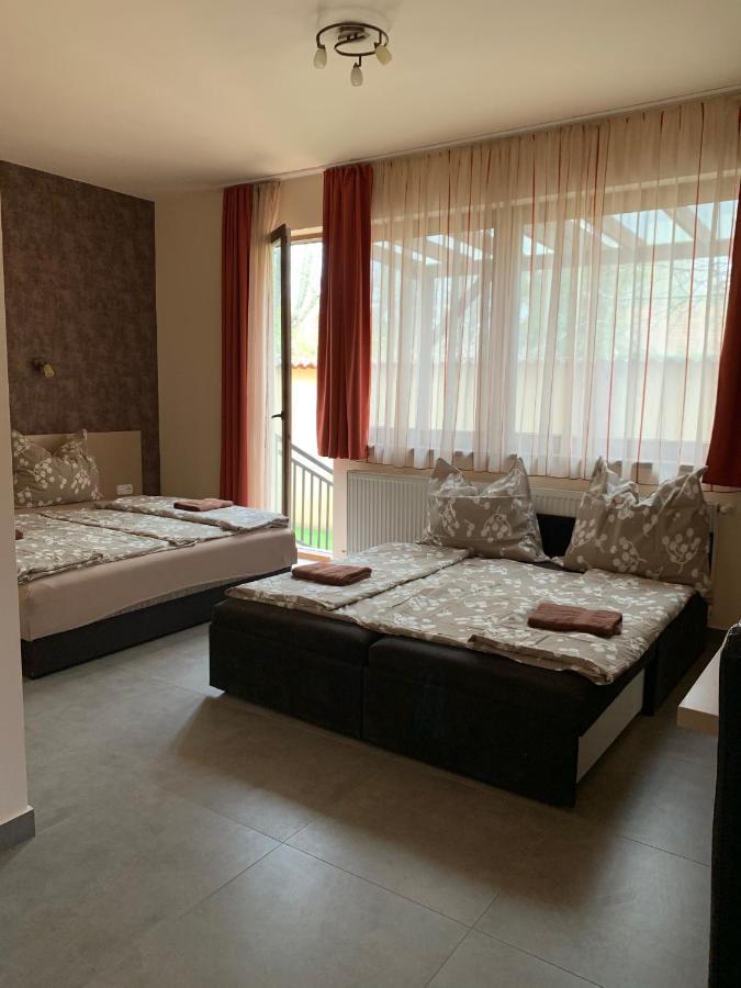 Balaton Apartmanhaz Сиофок Екстериор снимка