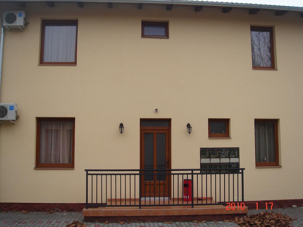 Balaton Apartmanhaz Сиофок Екстериор снимка