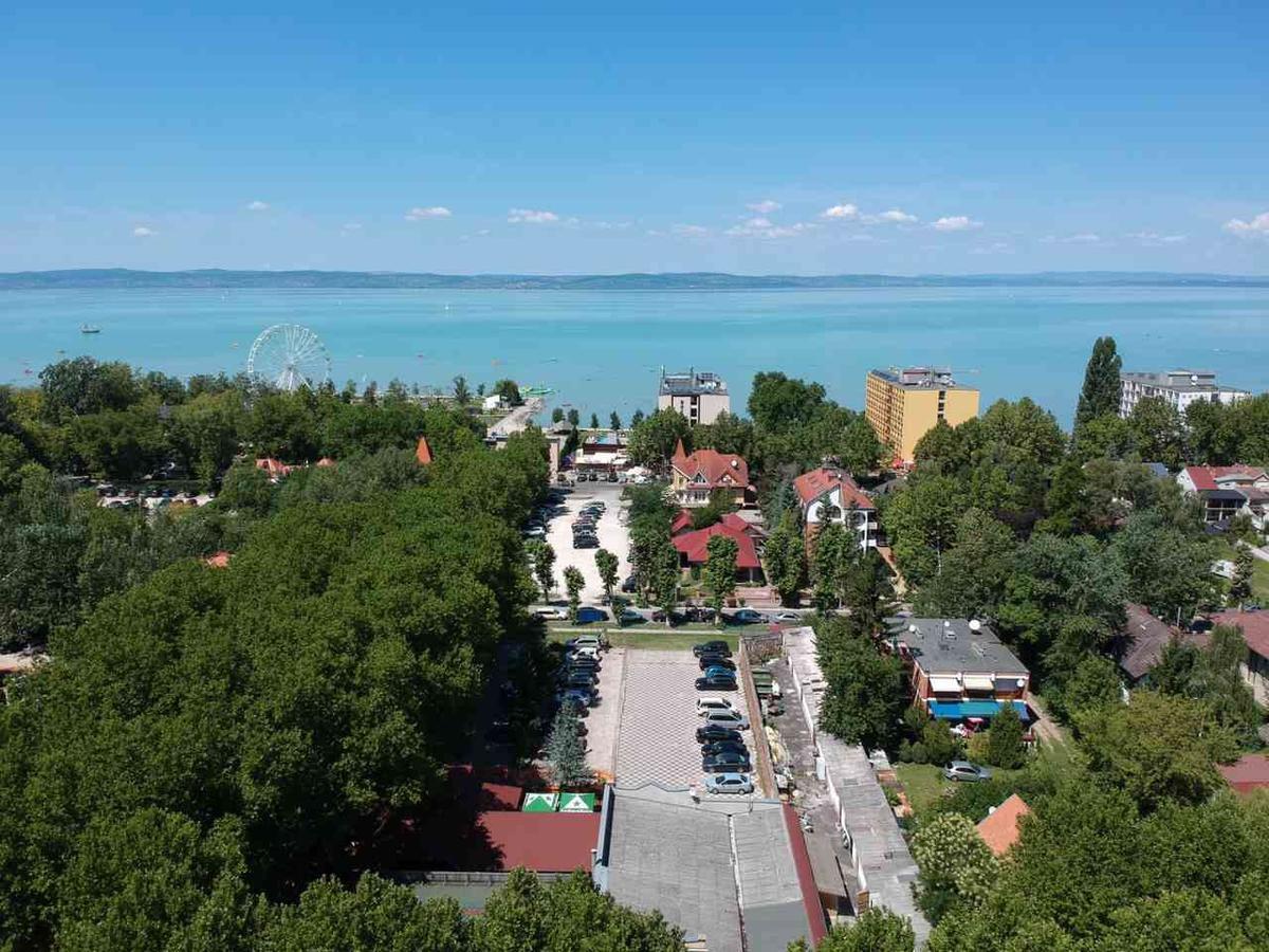 Balaton Apartmanhaz Сиофок Екстериор снимка